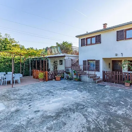 3 Bedroom Nice In Apartment *