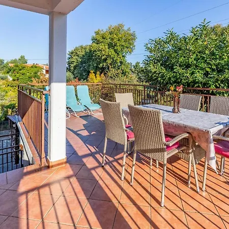 3 Bedroom Nice In * Pula