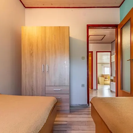 3 Bedroom Nice In Apartment *