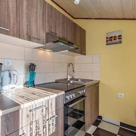 3 Bedroom Nice In Pula