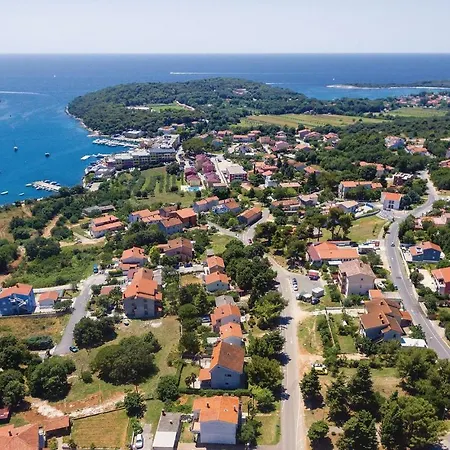 3 Bedroom Nice In Apartment Pula