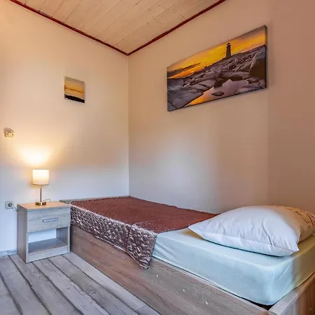 3 Bedroom Nice In Pula